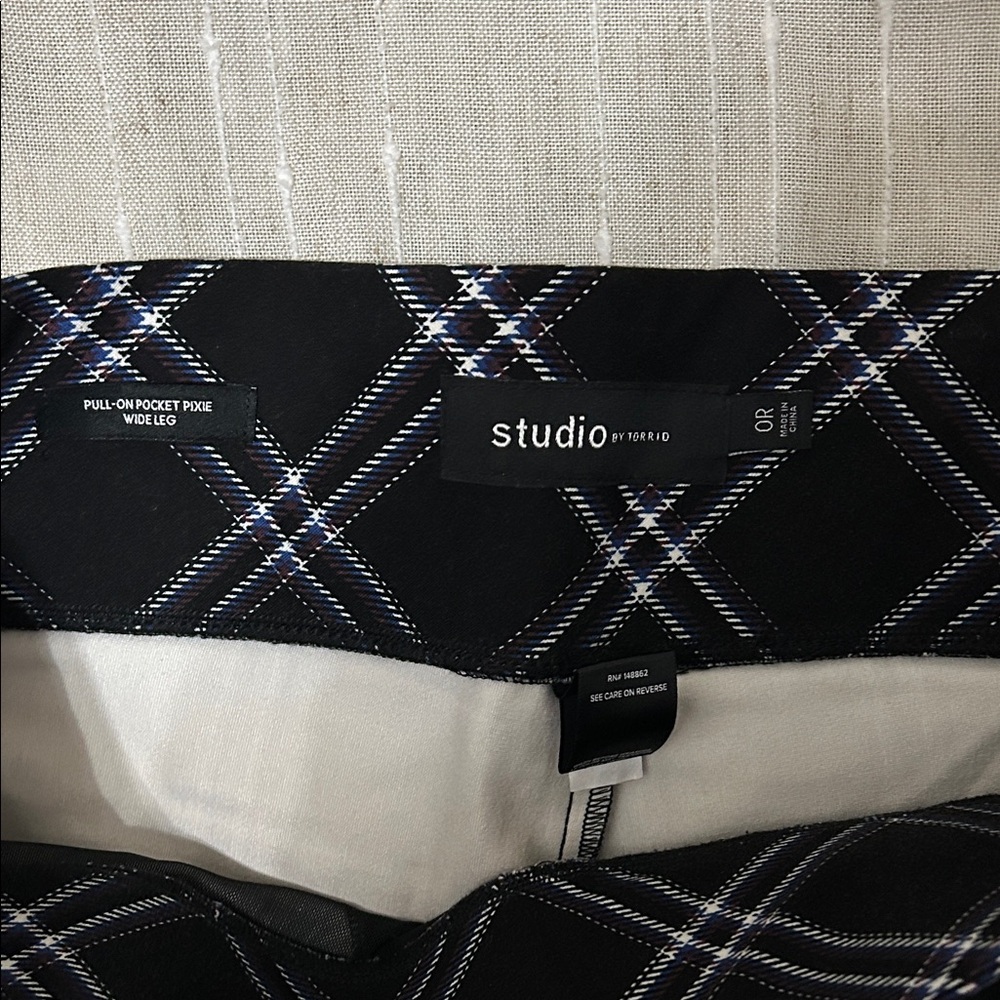 Torrid Black and White Plaid Wide Leg Pants - Picture 2 of 3